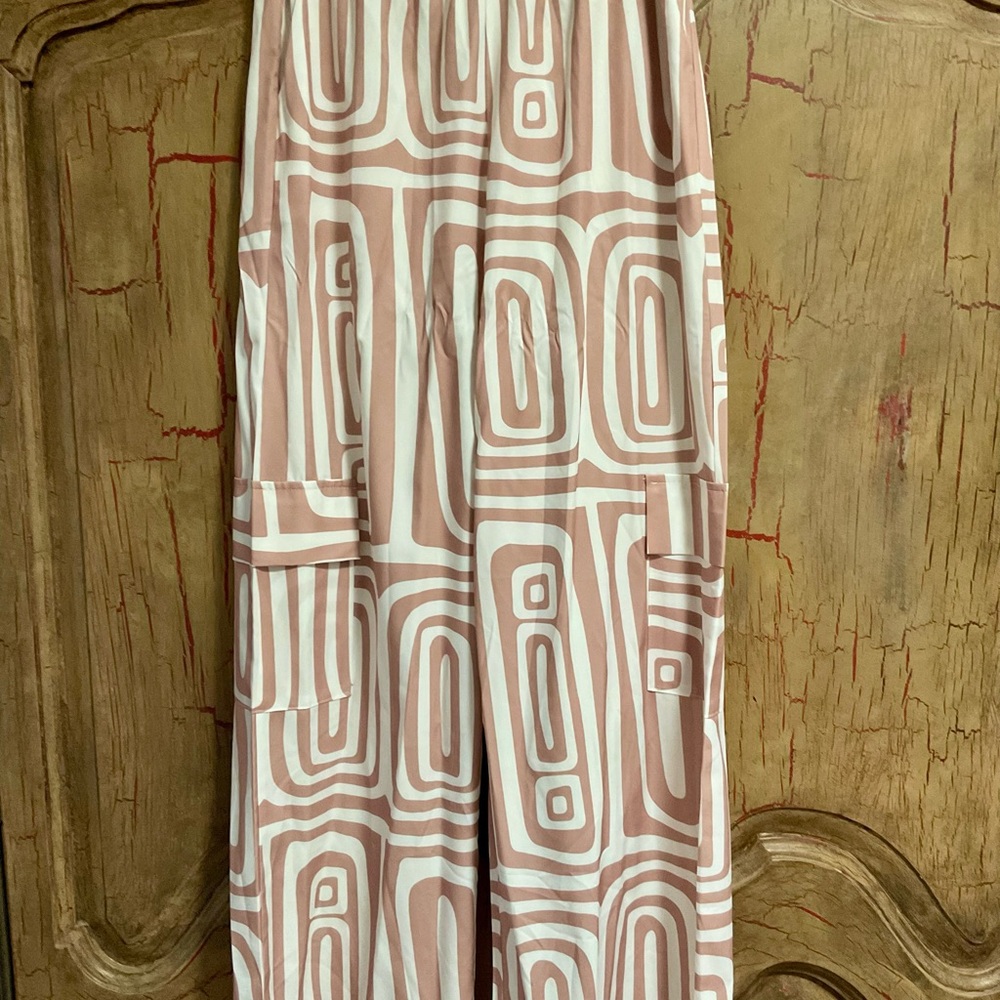 Geometric Patterned Wide-Leg Pants - Picture 2 of 3